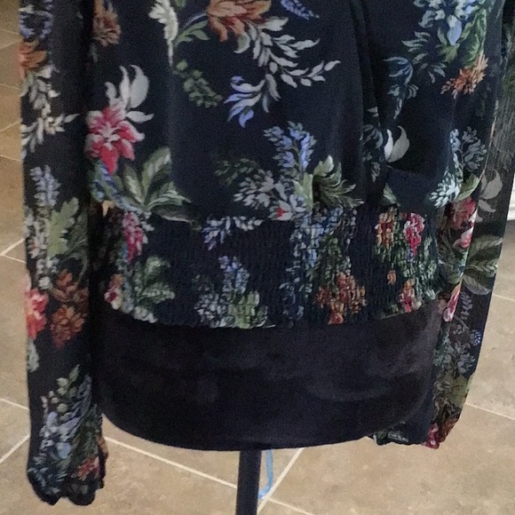 HAVER London floral print smocked waist top, black background, size large - Picture 5 of 11